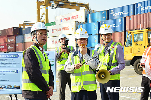 최상목 기재차관, 물류 지체되면 일반차량도 보세화물 운송 허용