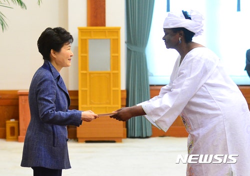 어제 해맑은 박근혜 대통령 | 인스티즈