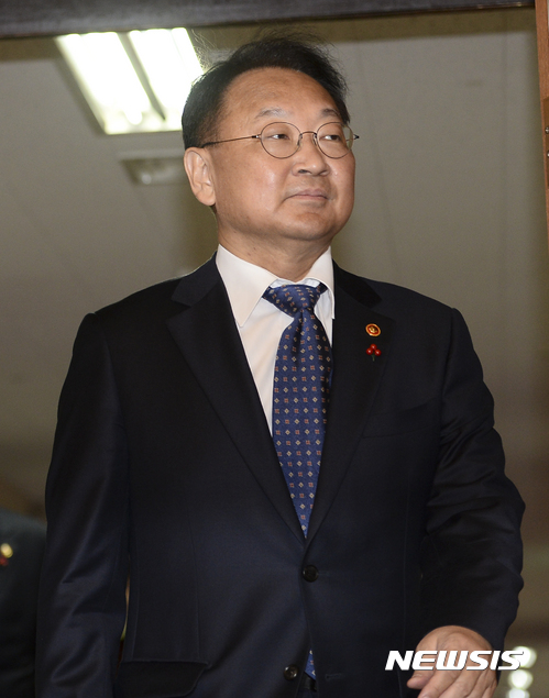 국무회의 참석하는 유일호 경제부총리