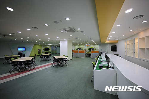 청주 청년 꿈 제작소 문 열어…커뮤니티 공간 사용