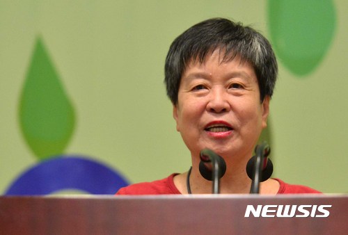 축사하는 박혜란 대표