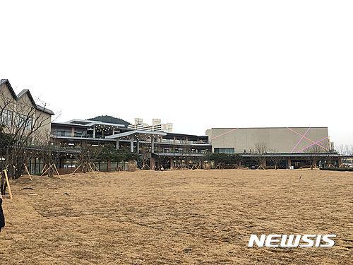 호남 최대 LF스퀘어 테라스몰 광양점 임시 개장