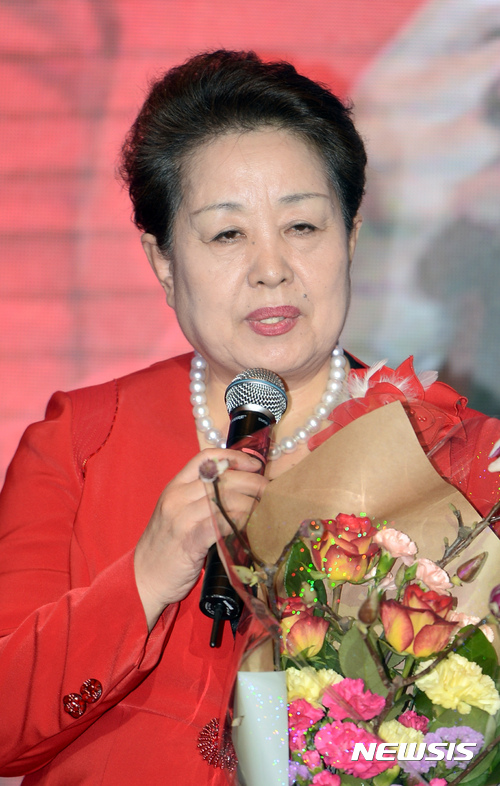 수상 소감 말하는 최후자 순우리 인삼 회장
