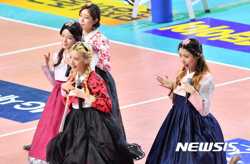 오블리스, 합복입고 축하공연