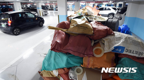 LH 동탄2신도시 입주 아파트에 건축 폐기물 방치
