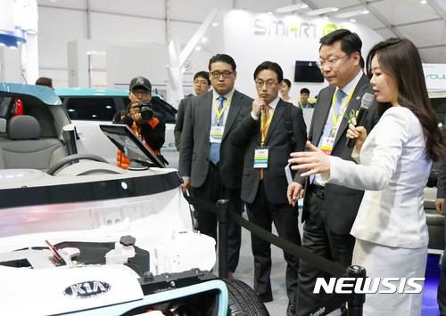 국제전기자동차엑스포 참석한 주형환 장관