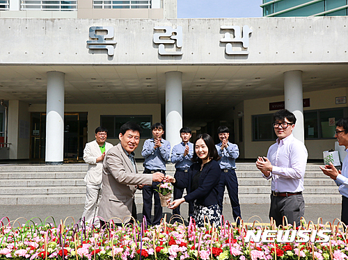 [대학소식]경일대, 감사편지·카네이션 전달 행사