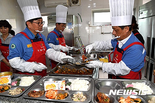 광양제철소 어버이날 맞아 무료 급식 봉사