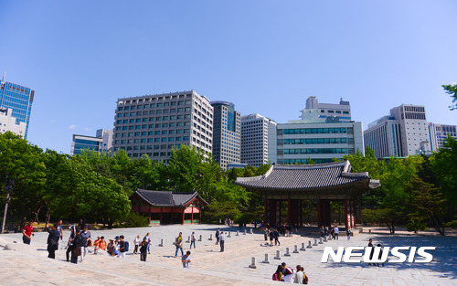 맑은 하늘보며 즐기는 휴식