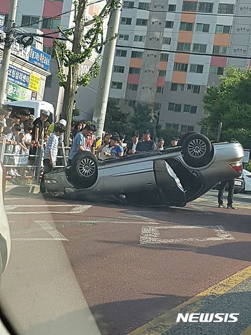 군산 한 초등학교 앞에서 초등학생 차량 깔림 사고 발생