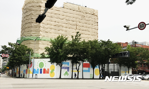 서초구, 삭막했던 공사장 가설 울타리가 화사한 갤러리로 