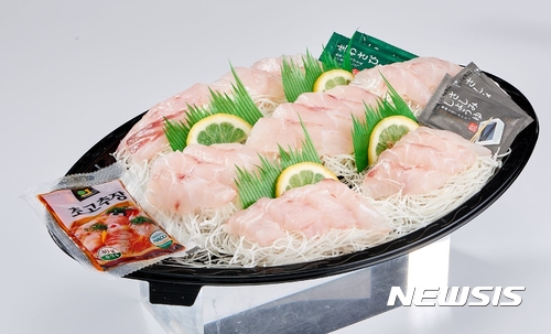 롯데 빅마켓, 국내산 민어회가 2만9900원···여름 보양식 특집 진행
