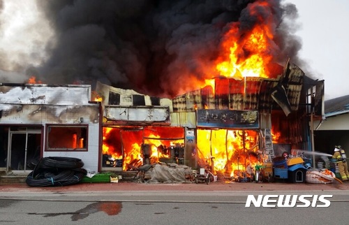 김제 농기계 창고 화재···1억4000만원 피해