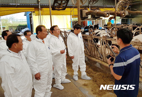 충남도의회, 축산시설 현대화 농장 방문 