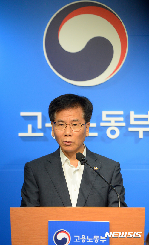 고용노동부, 파리바게뜨는 불법파견 사용사업주로 판단