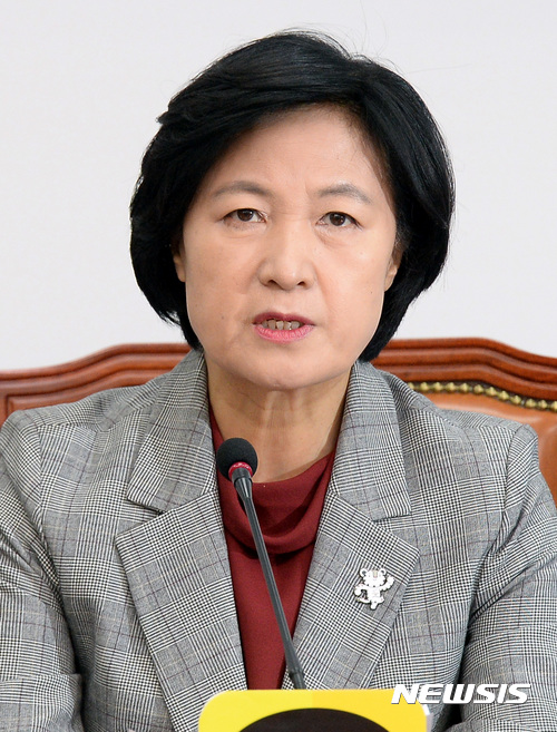 모두발언 하는 추미애 대표
