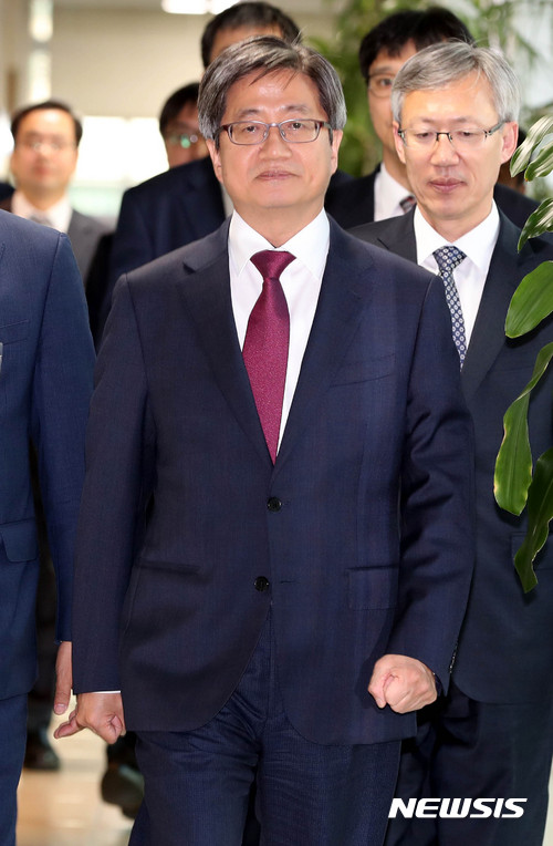 김명수 대법원장, 대법원 전산정보센터 점검