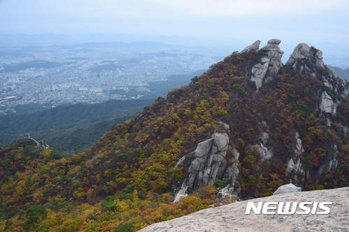 오색단풍으로 물든 만경대