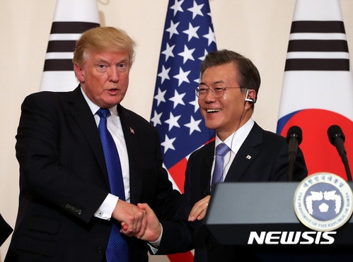 文대통령이 비행기 이륙시간 15분 늦춘 이유는? | 인스티즈