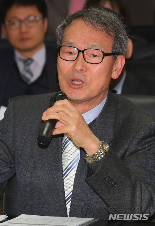 답변하는 고문수 한국자동차산업협동조합 전무