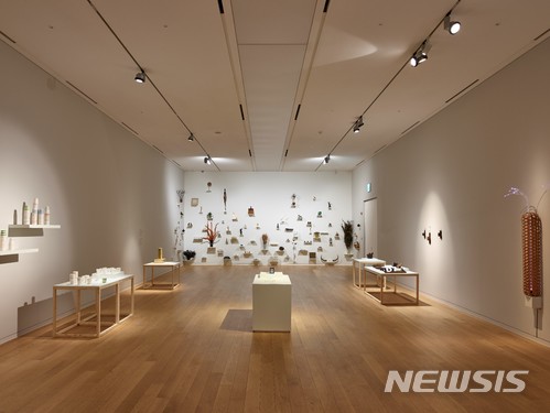 송중기 스케이트화·안도 시계상자···오브제 예술, 별거 아니네