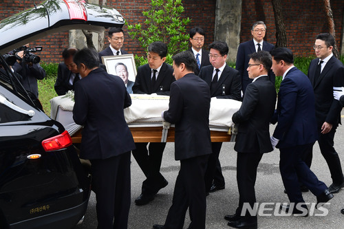 구본무 회장 발인...구광모 상무, 마지막 배웅