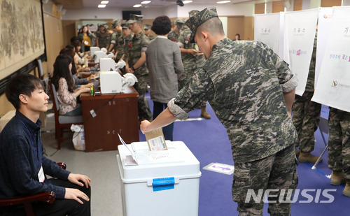 사전투표하는 해병대 제9여단 장병들