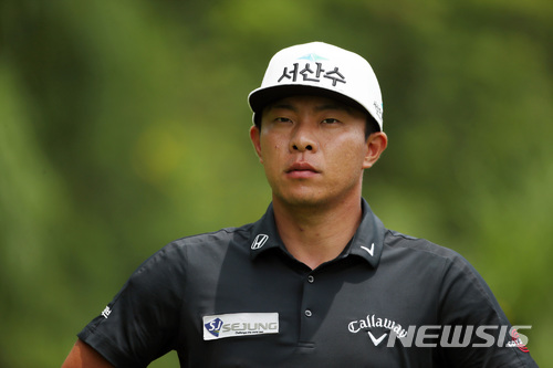 공략 지점 보는 맹동섭