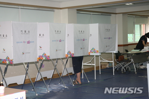 원주 평원초등학교 투표소 오후 2시 현재 한산한 모습