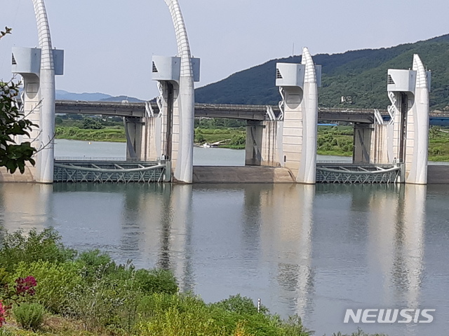 녹조 창궐한 낙동강 함안보 상류 지점