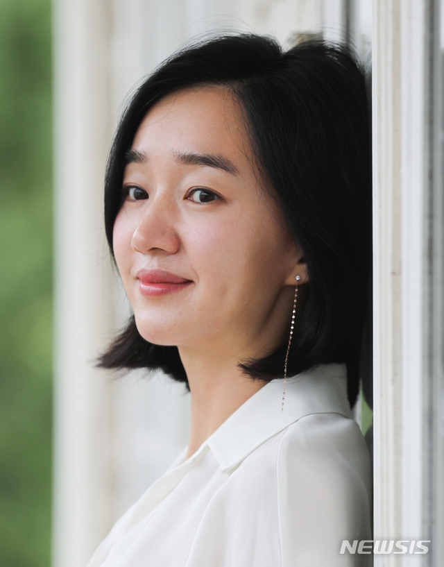 단아? 드레스?···수애, 이처럼 노골적 야망 드러낸 적 있나