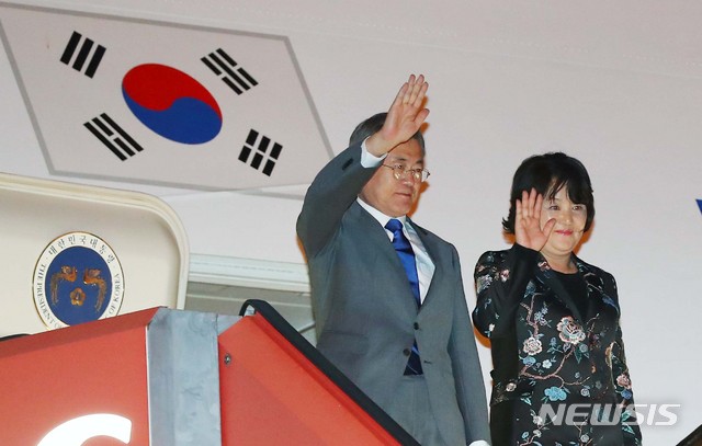 문재인 대통령 내외, 덴마크 코펜하겐 도착