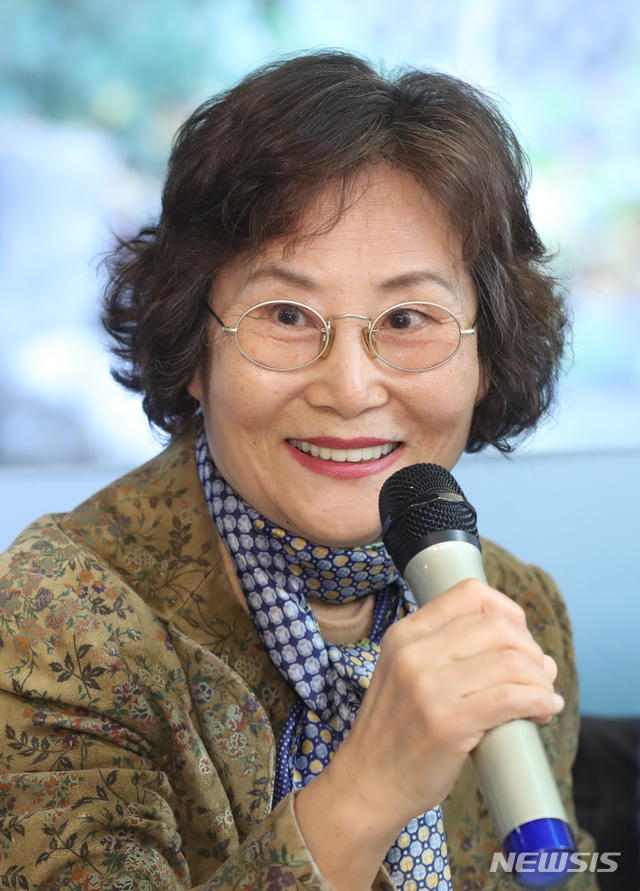 인사말하는 이경자 서울문화재단 이사장