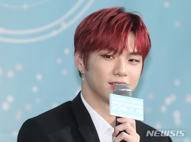 강다니엘 여심 저격 미소