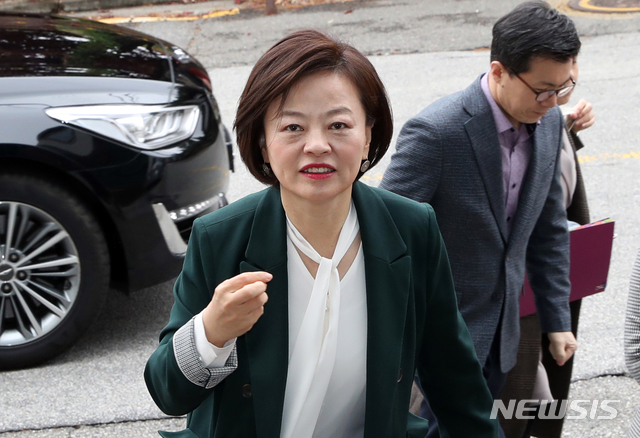 동거가족 간담회 참석하는 진선미 장관