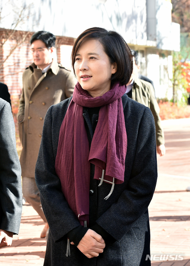 시설 둘러보는 유은혜 사회부총리