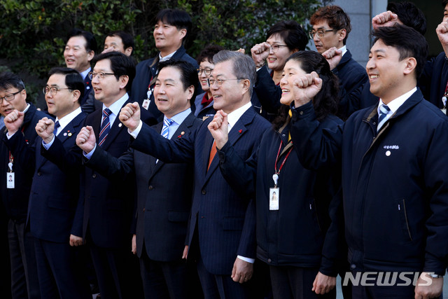 삼천산업 파이팅! 지역 중소기업 방문한 문재인 대통령