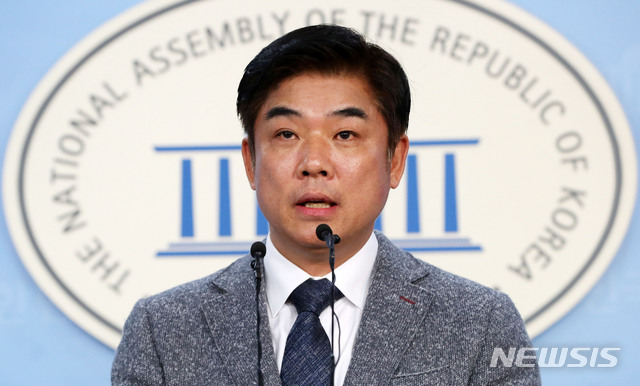 기업 접대비 한도 상향 관련 기자회견하는 김병욱 의원