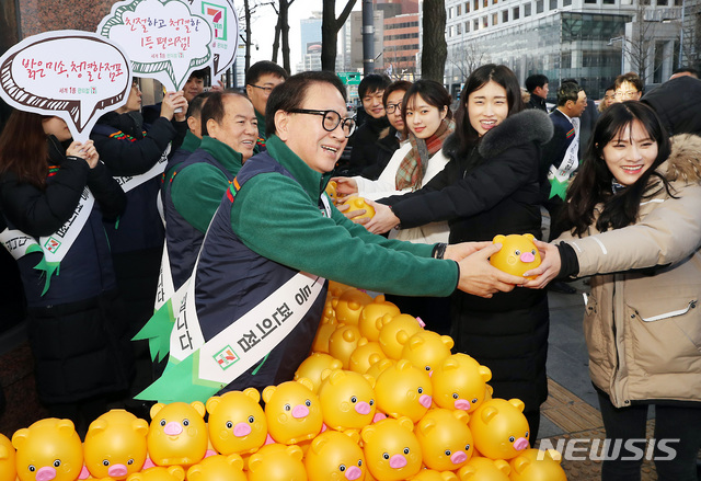 세븐일레븐의 황금돼지 새해 인사
