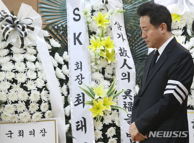 침울한 표정의 오세훈
