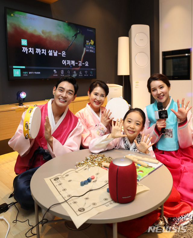 설 연휴 가족이 함께 집에서 AI 노래방 즐겨요