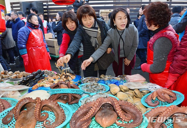 울산 농수산물도매시장 화재 피해 상인 돕기 온정 손길 