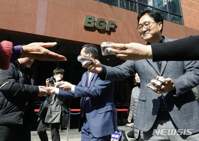 CU 상생 촉구, 농성 100일 떡 나눔