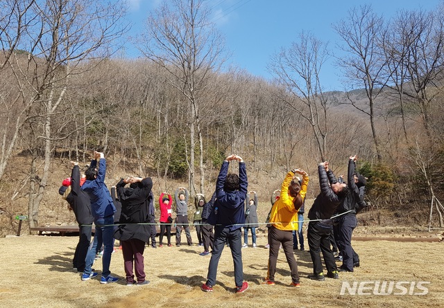 국립장성숲체원서 산림치유하는 북이탈주민들