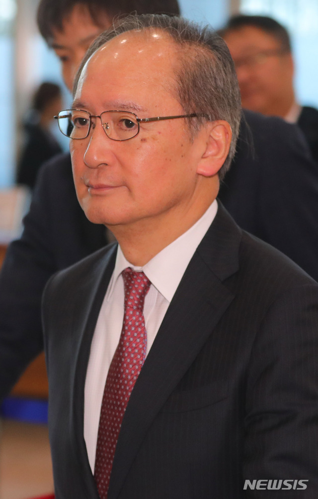 초치되는 나가미네 주한 일본대사