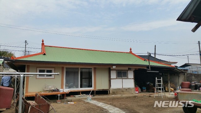말끔히 고쳐진 1억 기부 노점상 할머니의 집