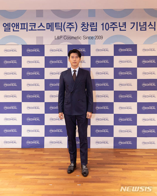 엘앤피코스메틱 창립 10주년 기념식 참석한 현빈