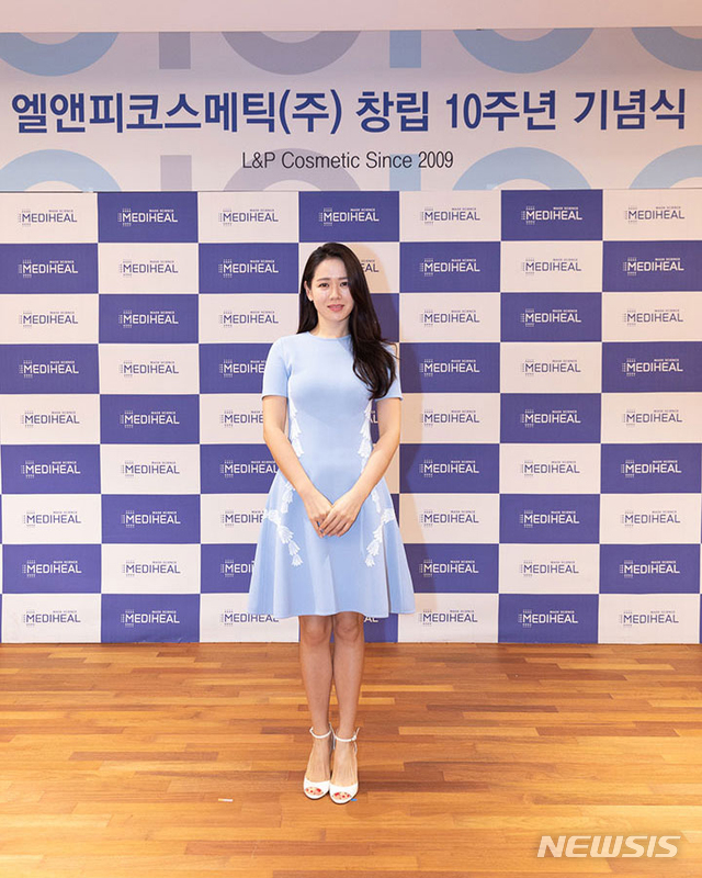 엘앤피코스메틱 창립 10주년 기념식 참석한 손예진