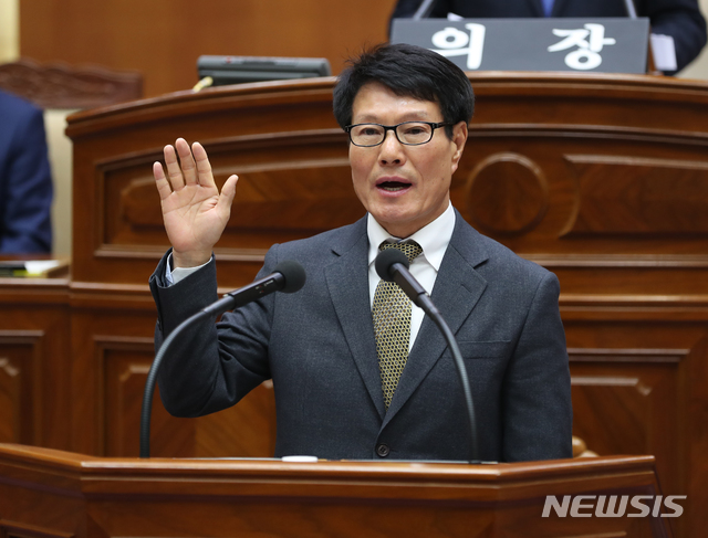 최명철 시의원 전주시청을 롯데백화점 건물로 이전하자