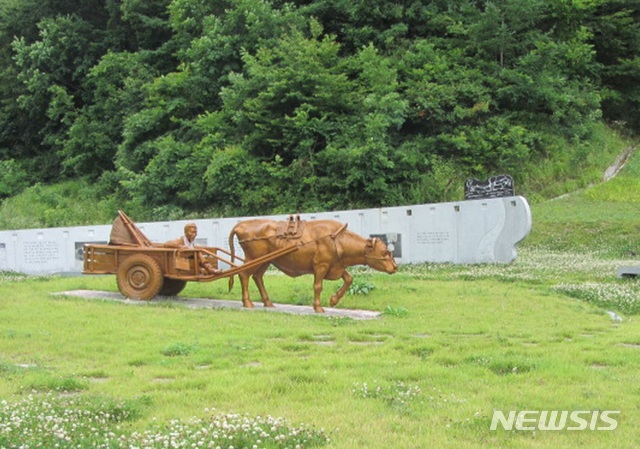 영화 워낭소리 주인공 이삼순 할머니, 소와 함께 가다